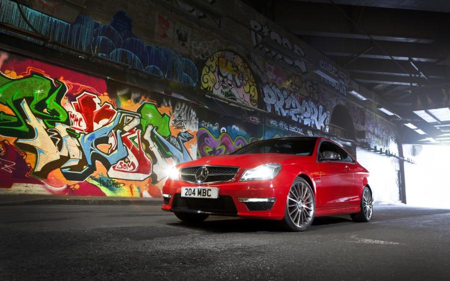  Mercedes-Benz C63 AMG Saloon 2013 года  (фото 19 из 22)